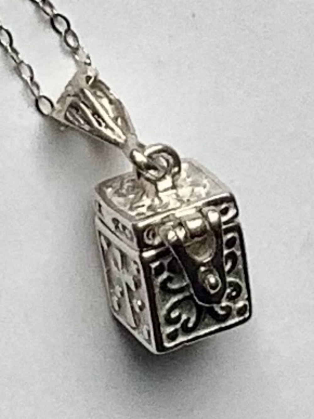 Vintage 925 Sterling Silver Prayer Box Pendant Necklace 18” Cable Chain